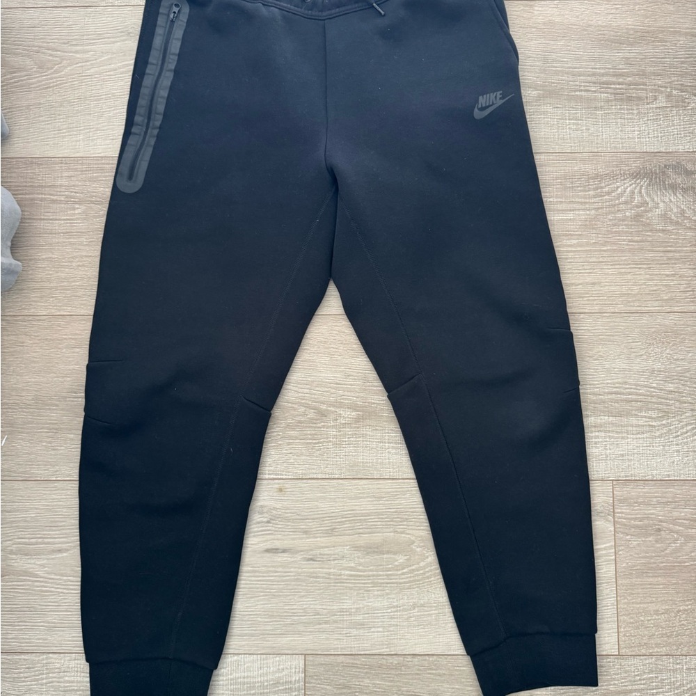 Nike tech black jogger pant “BIG KiDS